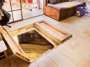 Mikveh discovered under an Ein Karem living room. Photo by Assaf Peretz, courtesy of the IAA